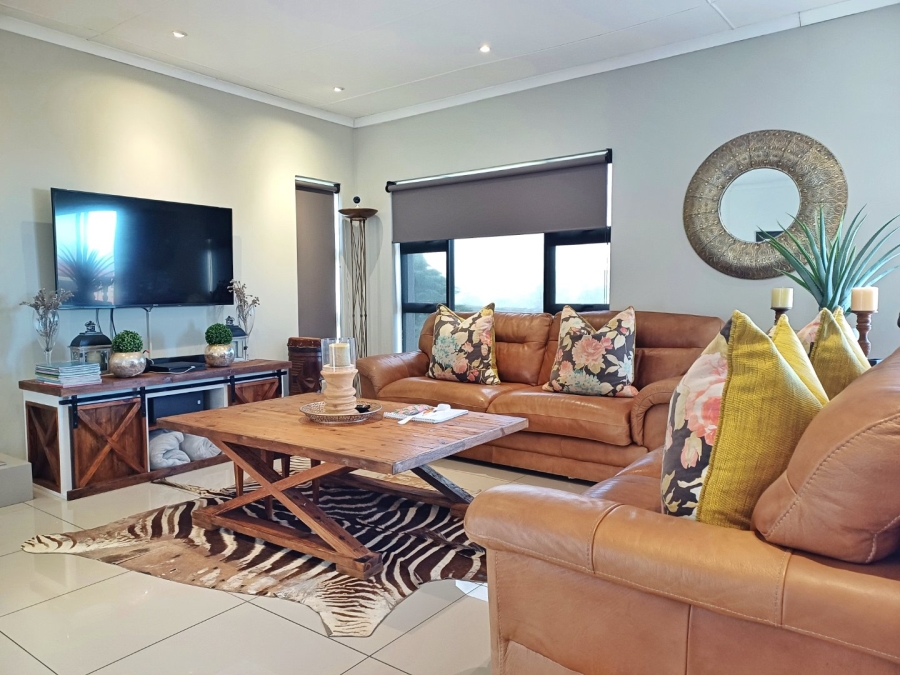 4 Bedroom Property for Sale in Avonddans Western Cape